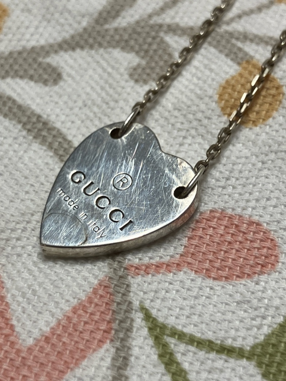 Gucci Silver Heart Tag Necklace - Picture 4 of 6